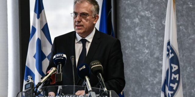 Συγχαρητήρια Θεοδωρικάκου στους αστυνομικούς που έσωσαν την γυναίκα στην Θεσσαλονίκη