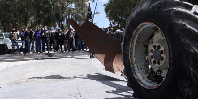 Στην Αθήνα οι αγρότες της Κρήτης για διαμαρτυρία έξω από το υπουργείο