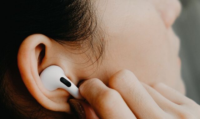 Γυναίκα στη Βοστώνη κατάπιε AirPod αντί για χάπι – Τι ακολούθησε