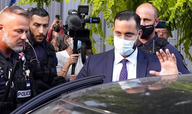 Γαλλία: Καταδίκη για πρώην σωματοφύλακα του Μακρόν που επιτέθηκε σε διαδηλωτές