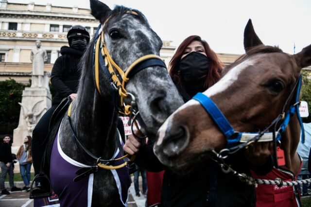 Διαμαρτυρία με άλογα στο κέντρο της Αθήνας
