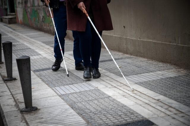 Ποιοι συνταξιούχοι και ΑμεΑ δικαιούνται το βοήθημα που εξήγγειλε ο Μητσοτάκης