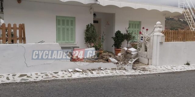 Άνδρος: Αυτοκίνητο “μπούκαρε” σε αυλή σπιτιού