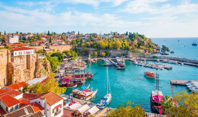 Μια περιοχή της Τουρκίας υποδέχθηκε σχεδόν τον αριθμό τουριστών που ήρθαν φέτος στην Ελλάδα