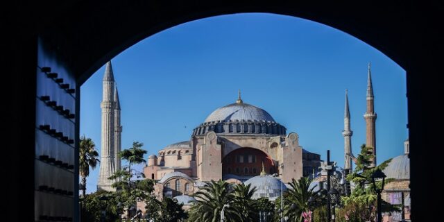 Αγία Σοφία: Διάψευση για τον χρόνο εργασιών συντήρησής της- “Το τέμενος ανοιχτό για λατρεία και επισκέψεις”