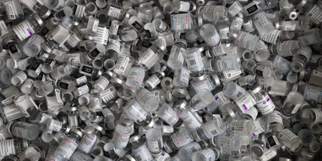 Πόσο εύκολα μπορεί ένας εμβολιασμένος να σε κολλήσει κορονοϊό;