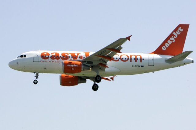 Ισπανία: Αεροσκάφος της Easyjet συνοδεύτηκε από μαχητικό F-18 μετά από φάρσα για βόμβα