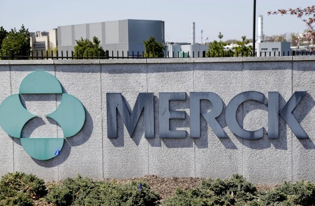 Κορονοϊός: Το πειραματικό χάπι της Merck μειώνει κατά 30% τον κίνδυνο νοσηλείας και θανάτου