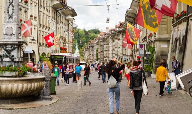 Κορονοϊός – Ελβετία: Δημοψήφισμα για τα μέτρα της πανδημίας και το “Green Pass”