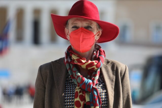 Ingeborg Beugel στο NEWS 24/7: Φεύγω για τη ζωή μου, μού πέταξαν πέτρες στο δρόμο