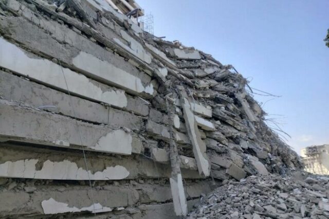Νιγηρία: Κτίριο κατέρρευσε στο Λάγος, τουλάχιστον τρεις νεκροί, δεκάδες εργάτες παγιδευμένοι στα ερείπια