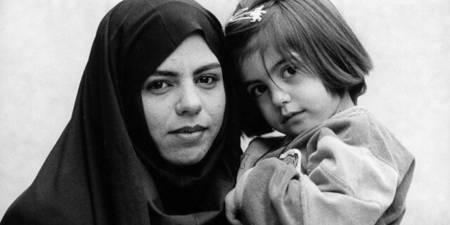 “Ας μην φορτώσουμε στις γυναίκες την ευθύνη για την καταπίεσή τους”