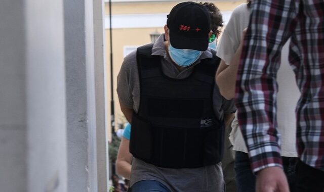 Δίκη ψευτογιατρού: Συγκλονίζει η μητέρα 14χρονης – “Ήθελε να δει το παιδί μας να αργοπεθαίνει”