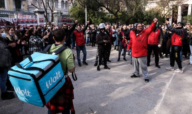 Επέτειος Πολυτεχνείου: Θερμή υποδοχή στους διανομείς