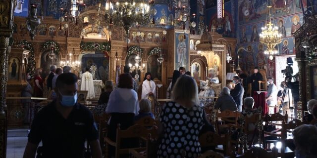 Κυβέρνηση: Πρόστιμο στον πιστό, όχι στον ιερέα – Όχι σε περαιτέρω υποχρεωτικότητα εμβολιασμών