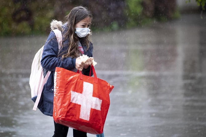 Ελβετία: “Ναι” στο δημοψήφισμα για τα μέτρα της πανδημίας και το “Green Pass”