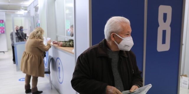 Μόσιαλος για μετάλλαξη Όμικρον: Τι πρέπει να γνωρίζουμε – Απαντήσεις σε 11 ερωτήματα