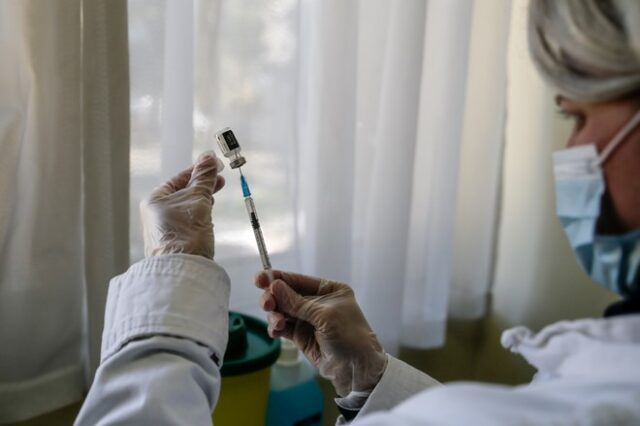 Ζαούτης: Αναγκαία η τρίτη δόση – Το 70% των εμβολιασμένων που νοσούν είναι 18-59