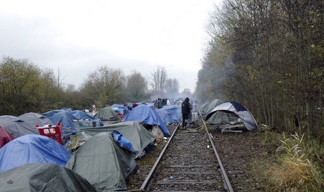Η Γαλλία καλεί τη Βρετανία να ανοίξει “νόμιμη οδό μετανάστευσης”