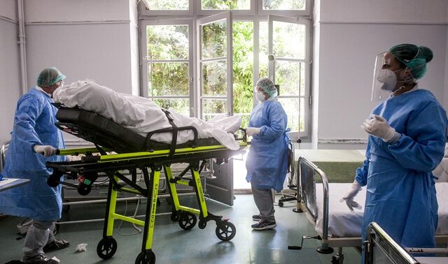 Εφιαλτική πρόβλεψη Τζανάκη: “Τα Χριστούγεννα θα φτάσουμε τους 20.000 θανάτους”