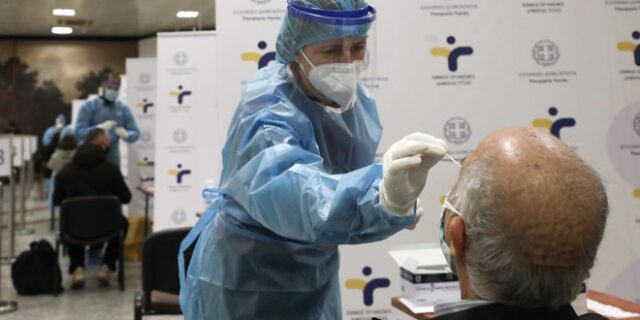 Κορονοϊός: Γιατί ο ΕΟΔΥ θα δημοσιεύει από σήμερα εβδομαδιαία έκθεση