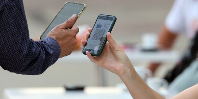 Γαλλία: Αυστηρότερα μέτρα μετά την έξαρση κρουσμάτων κορονοϊού