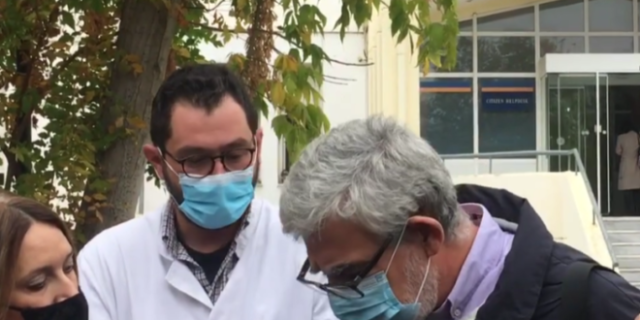 Λάρισα: Κατέρρευσε μπροστά στην κάμερα ο διευθυντής της κλινικής Covid του Γενικού Νοσοκομείου