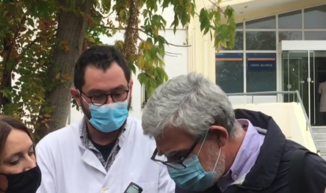 Λάρισα: Κατέρρευσε μπροστά στην κάμερα ο διευθυντής της κλινικής Covid του Γενικού Νοσοκομείου
