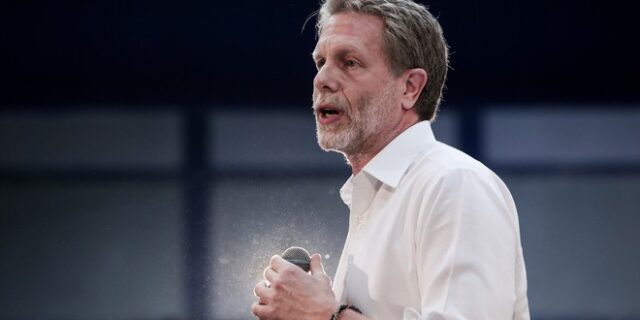 Γερουλάνος: Η πρόταση αποκέντρωσης της εξουσίας και το ενδεχόμενο επαναφοράς του “ΠΑΣΟΚ”