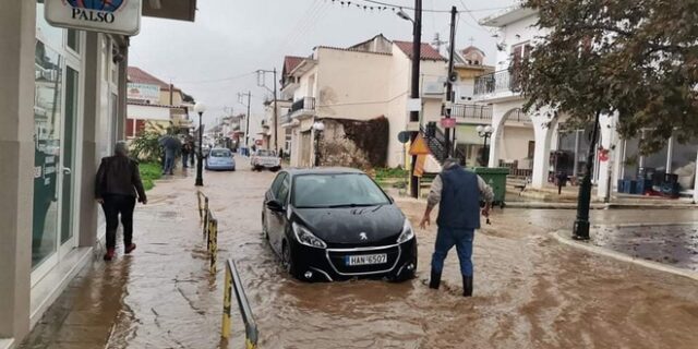 Πλημμύρισε η Ηλεία: Απεγκλώβισαν παιδιά με τρακτέρ, έκλεισε η Πατρών – Πύργου