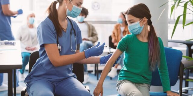 Εμβόλιο κατά του HPV σώζει ζωές: Μειώνει τον κίνδυνο για καρκίνο του τραχήλου της μήτρας κατά 90%