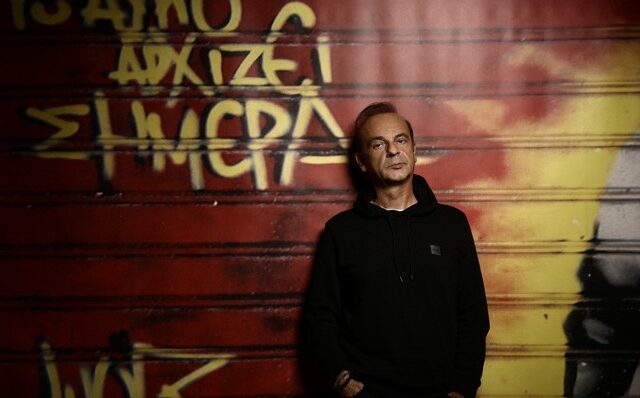 Ο Οδυσσέας Ιωάννου θα ήθελε να έχει γράψει και ένα τραγούδι για τη Βίκυ Μοσχολιού