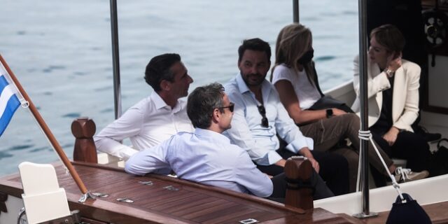 Μητσοτάκης: Με e-πλοίο στο νέο φωτοβολταϊκό πάρκο της Χάλκης