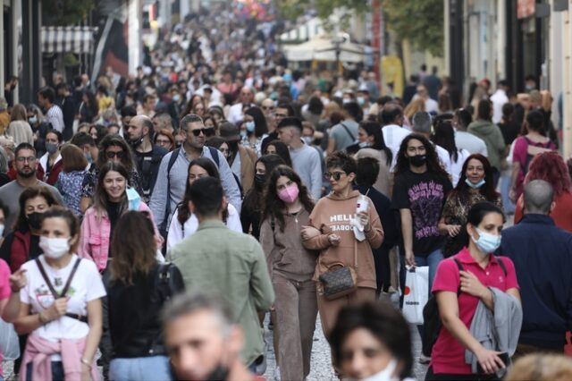 Κορονοϊός: Πάνω από 8000 κρούσματα σήμερα – Φτάνουν τα πρώτα μονοκλωνικά