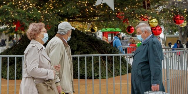 Πρόστιμο 100 ευρώ άνω των 60: Πώς θα παίρνουν τα χρήματα από τους ανεμβολίαστους