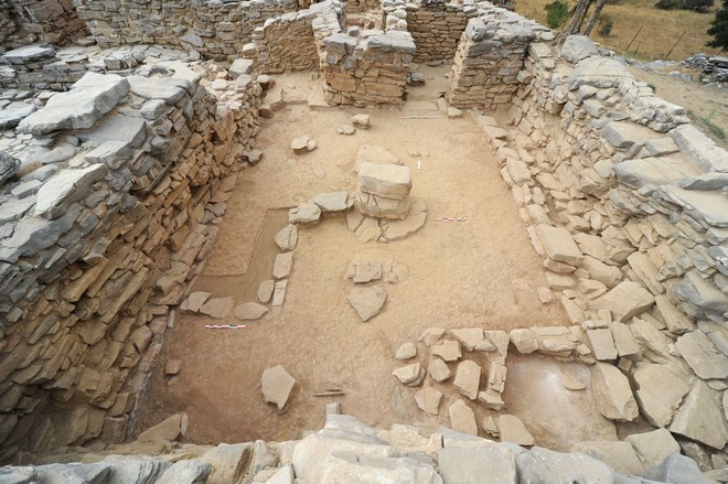 Απίστευτο: Έκλεψε πέτρες από αρχαιολογικό χώρο του Παλαίκαστρου για να χτίσει το σπίτι του