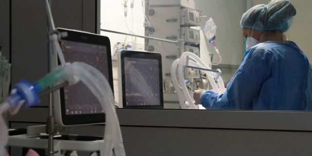 Κορονοϊός: 6.393 νέα κρούσματα σήμερα στην Ελλάδα – 43 νεκροί και 459 διασωληνωμένοι