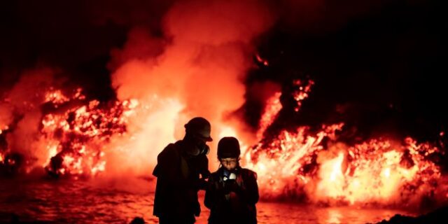 Ισπανία: Λοκντάουν σε τρεις παράκτιες πόλεις στη Λα Πάλμα – Η λάβα έφθασε πάλι στον ωκεανό