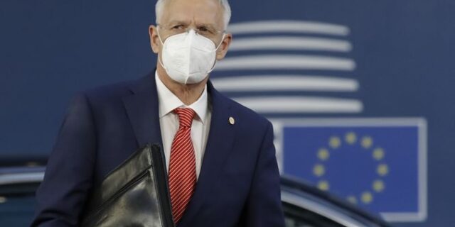 Λετονία: Απαγόρευση ψήφου στους ανεμβολίαστους βουλευτές και περικοπή του μισθού τους