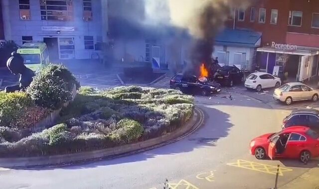 Η στιγμή της έκρηξης σε ταξί στο Λίβερπουλ – “Ήρωας” ο οδηγός
