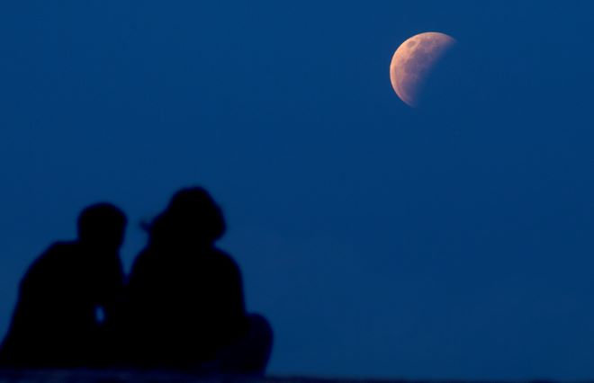 Πανσέληνος με έκλειψη Σελήνης: Η μεγαλύτερη σε διάρκεια από το 1440