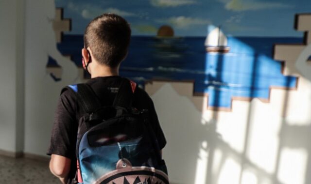 Αγρίνιο: Άγριο bullying σε 13χρονο μαθητή – Ανέβασαν βίντεο του ξυλοδαρμού στο TikTok