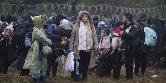 ΕΕ: “Υβριδική επίθεση” από τη Λευκορωσία με “όπλο” τους μετανάστες – Διευρύνονται οι κυρώσεις