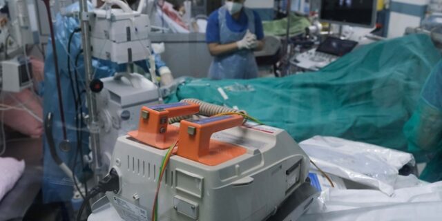 Τζανάκης: Θα αυξηθούν οι διασωληνωμένοι τις επόμενες μέρες – Βλαβερό ένα καθολικό lockdown