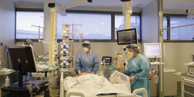 Κορονοϊός: Μεταφέρουν ασθενείς από τη Γερμανία στην Ιταλία λόγω γεμάτων ΜΕΘ