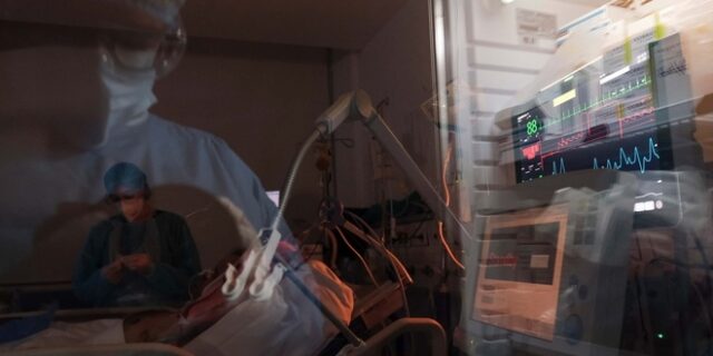 Κορονοϊός: “Μαύρο” ρεκόρ με 5449 νέα κρούσματα σήμερα στην Ελλάδα – 52 νεκροί και 430 διασωληνωμένοι