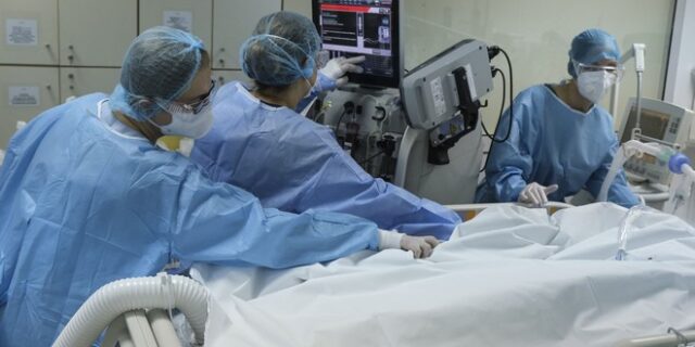 Το μεγάλο ρίσκο των διασωληνώσεων εκτός ΜΕΘ
