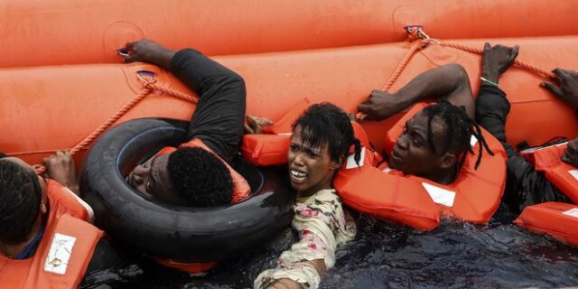 Γαλλία: Δεκάδες μετανάστες νεκροί σε ναυάγιο στη Μάγχη