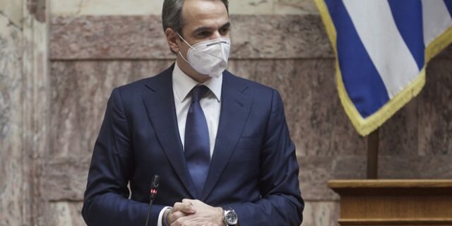 Ο Μητσοτάκης μεταξύ δύο στενών: Ακροδεξιοί, ψεκασμένοι, αντιεμβολιαστές και στην ούγια οι κεντρώοι…