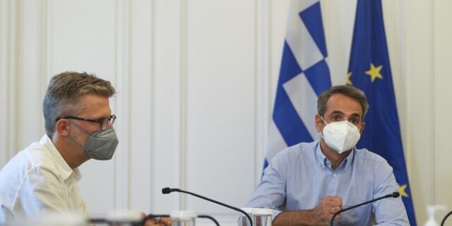 Νέα μέτρα: Άλλα λέει η κυβέρνηση, άλλα οι υπουργοί